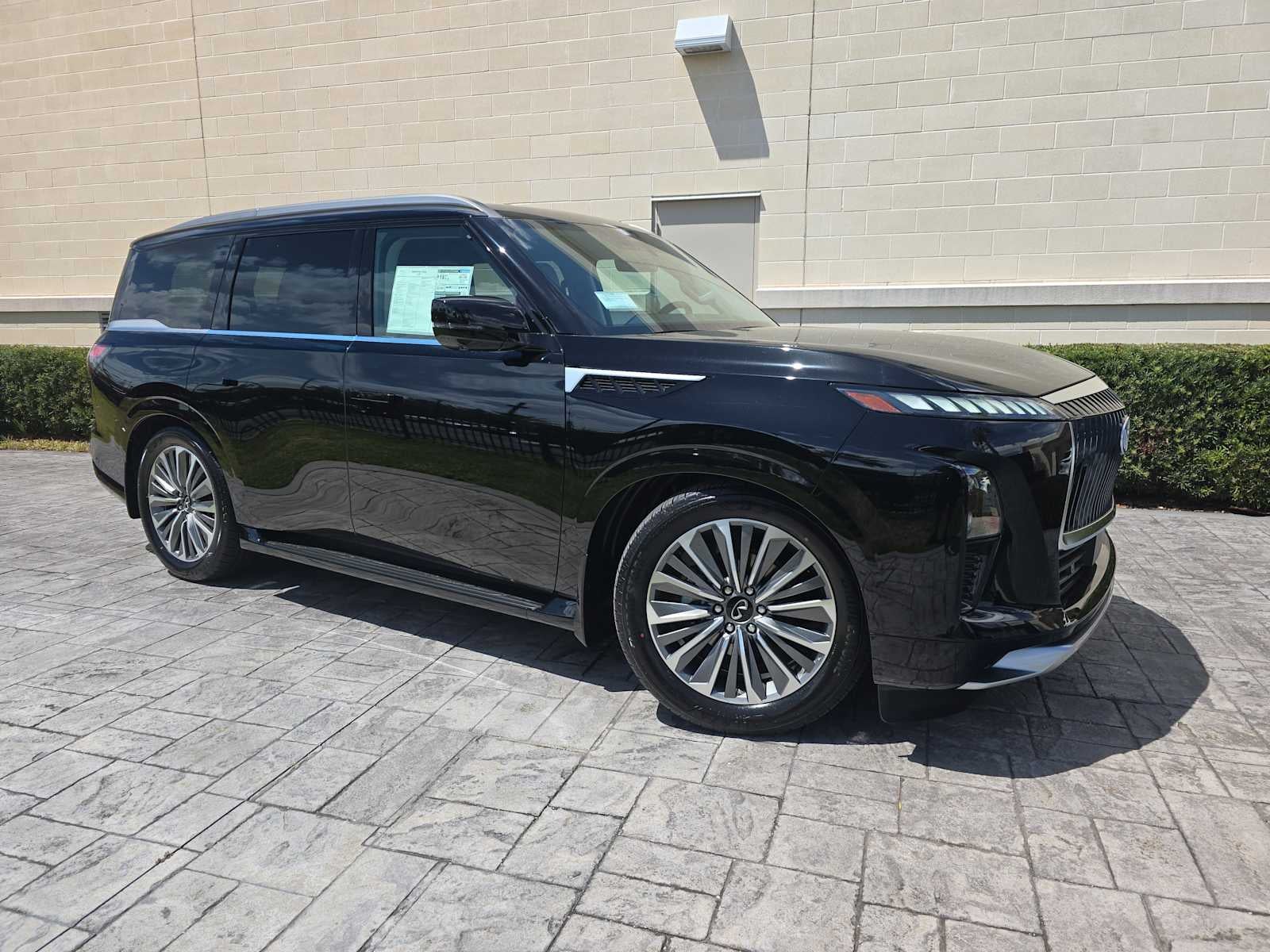 2026 INFINITI QX80 LUXE