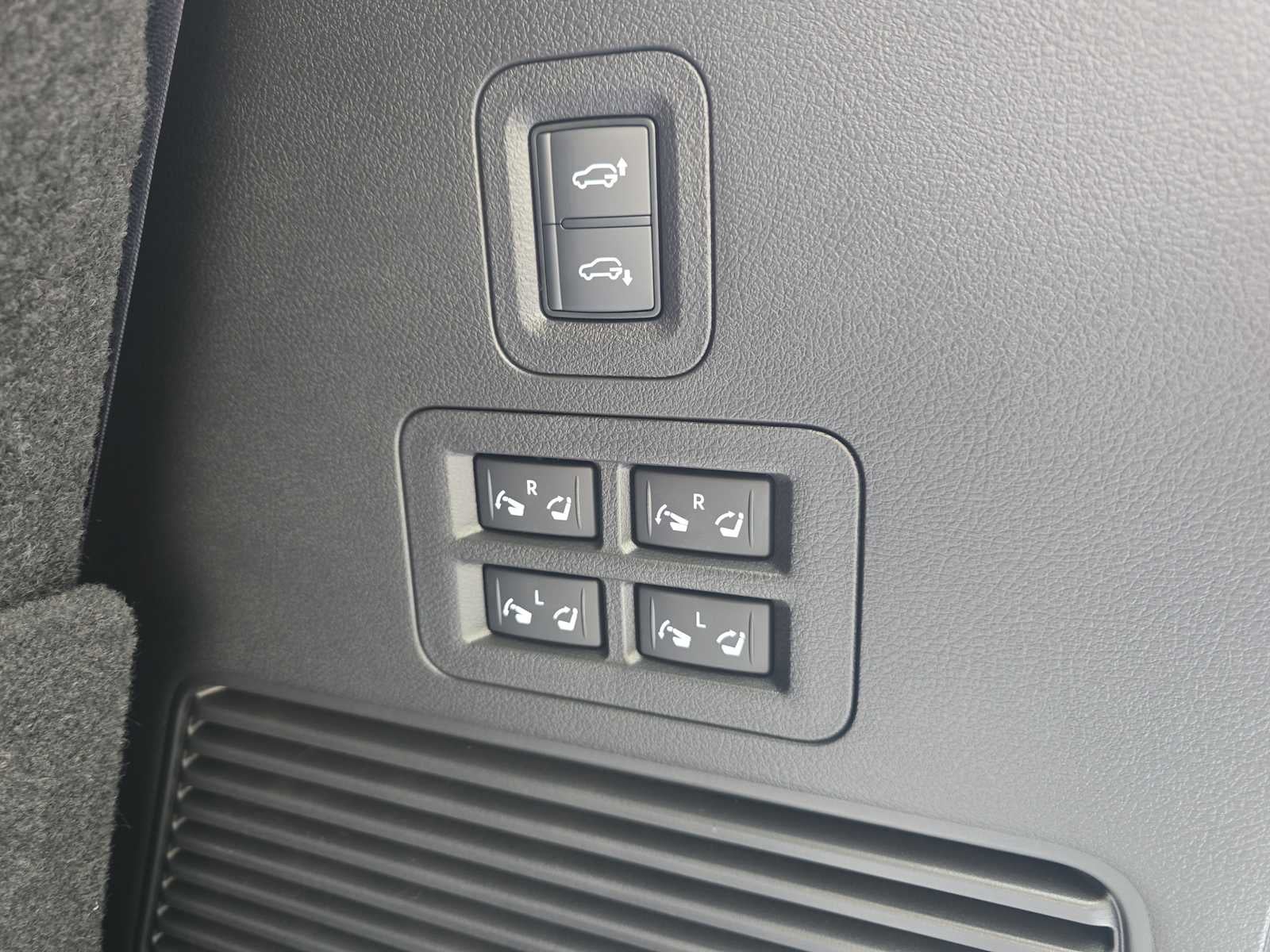 2027 INFINITI QX80 LUXE