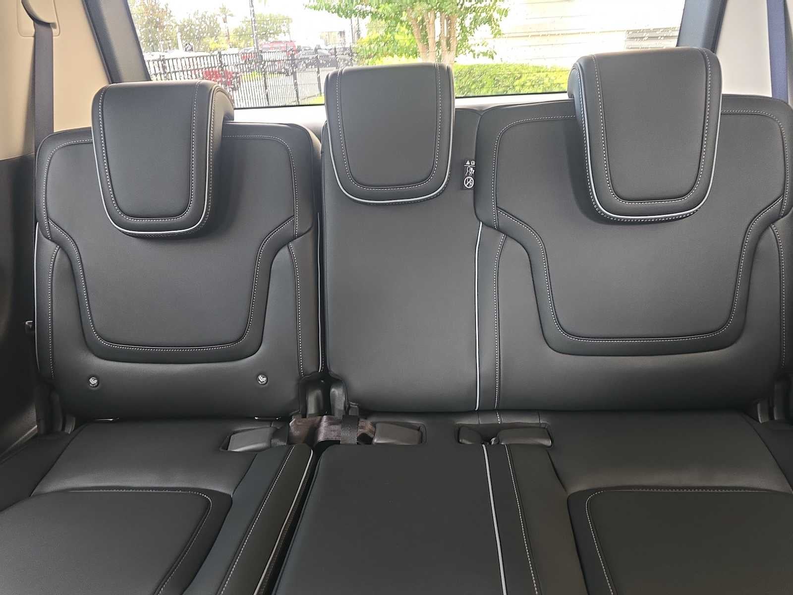2027 INFINITI QX80 LUXE