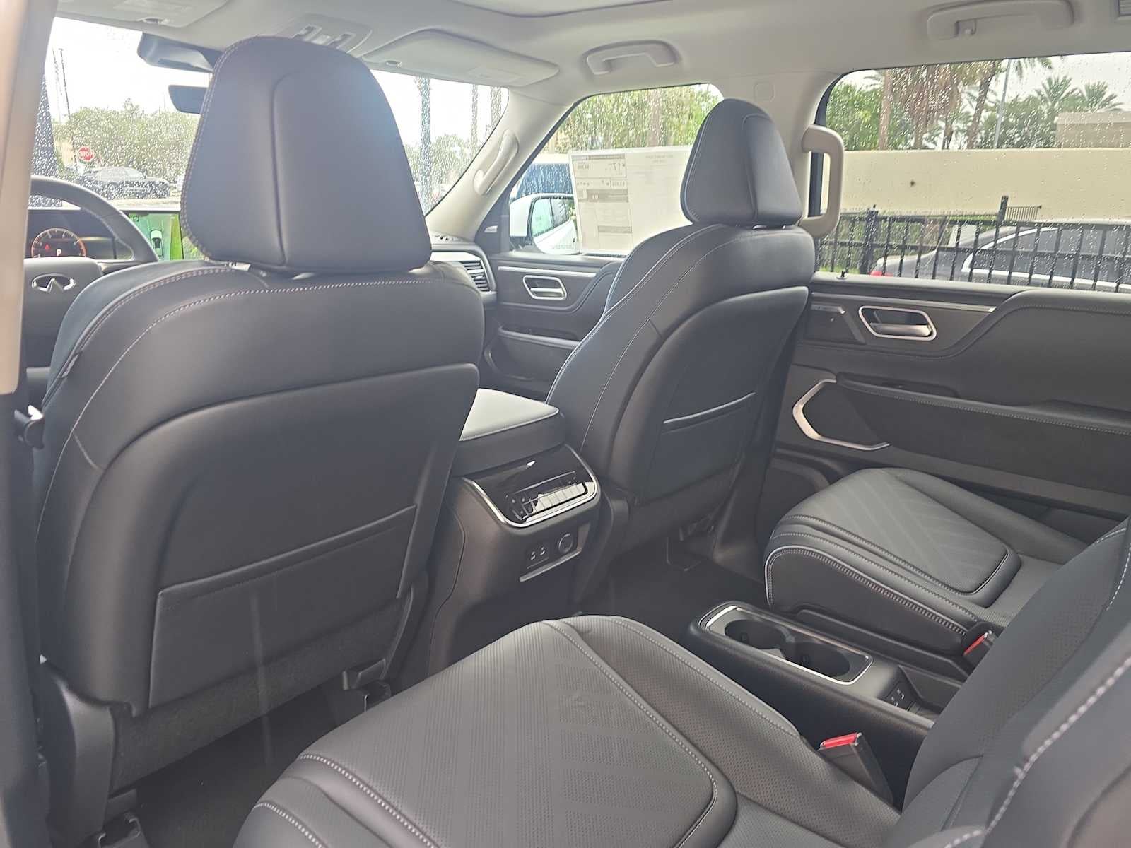 2027 INFINITI QX80 LUXE