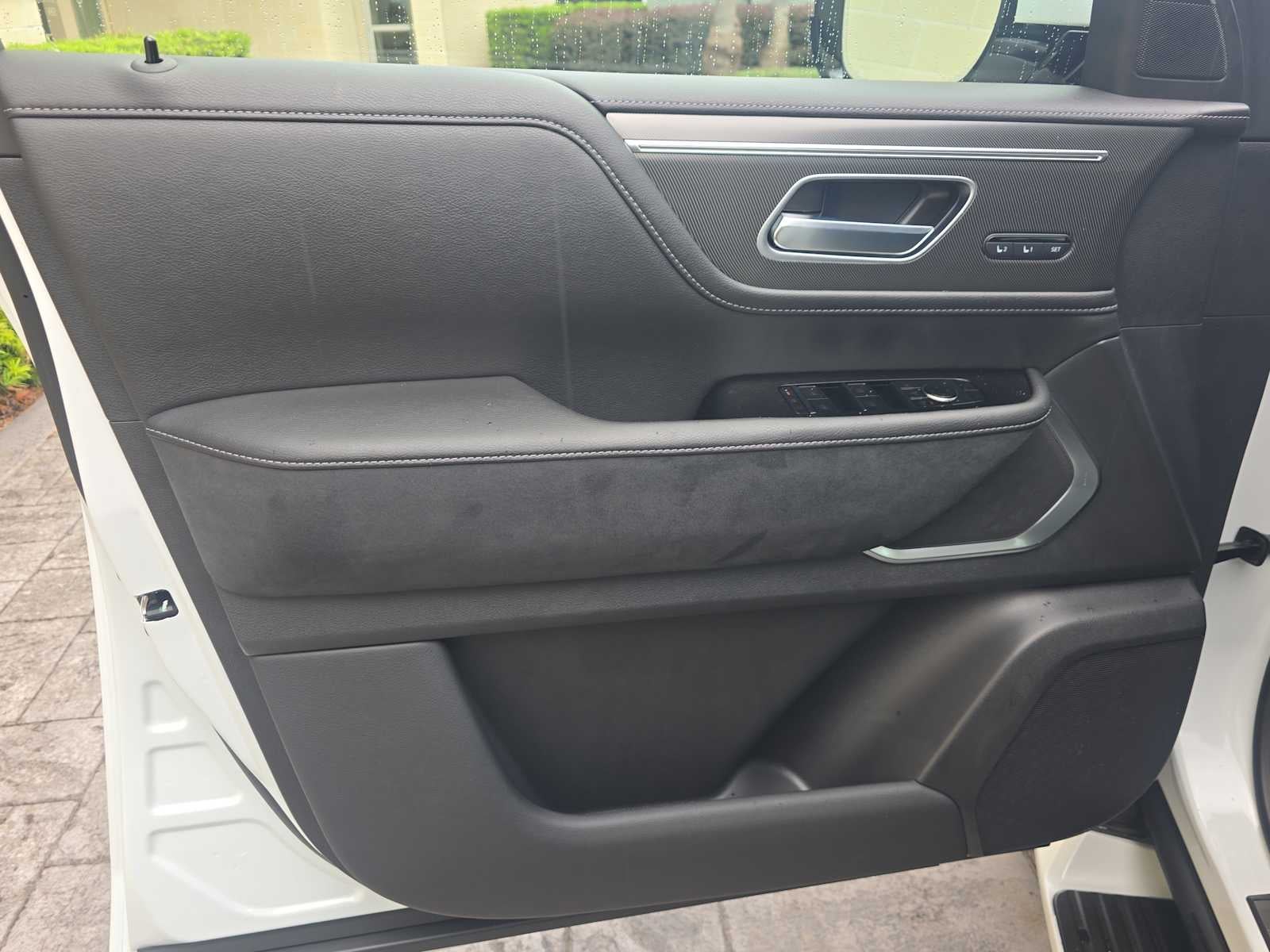 2027 INFINITI QX80 LUXE
