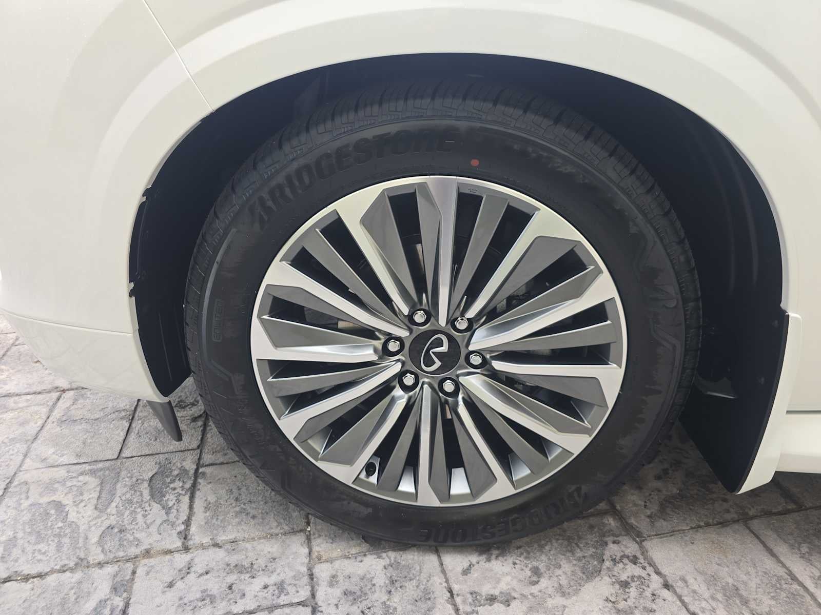 2027 INFINITI QX80 LUXE