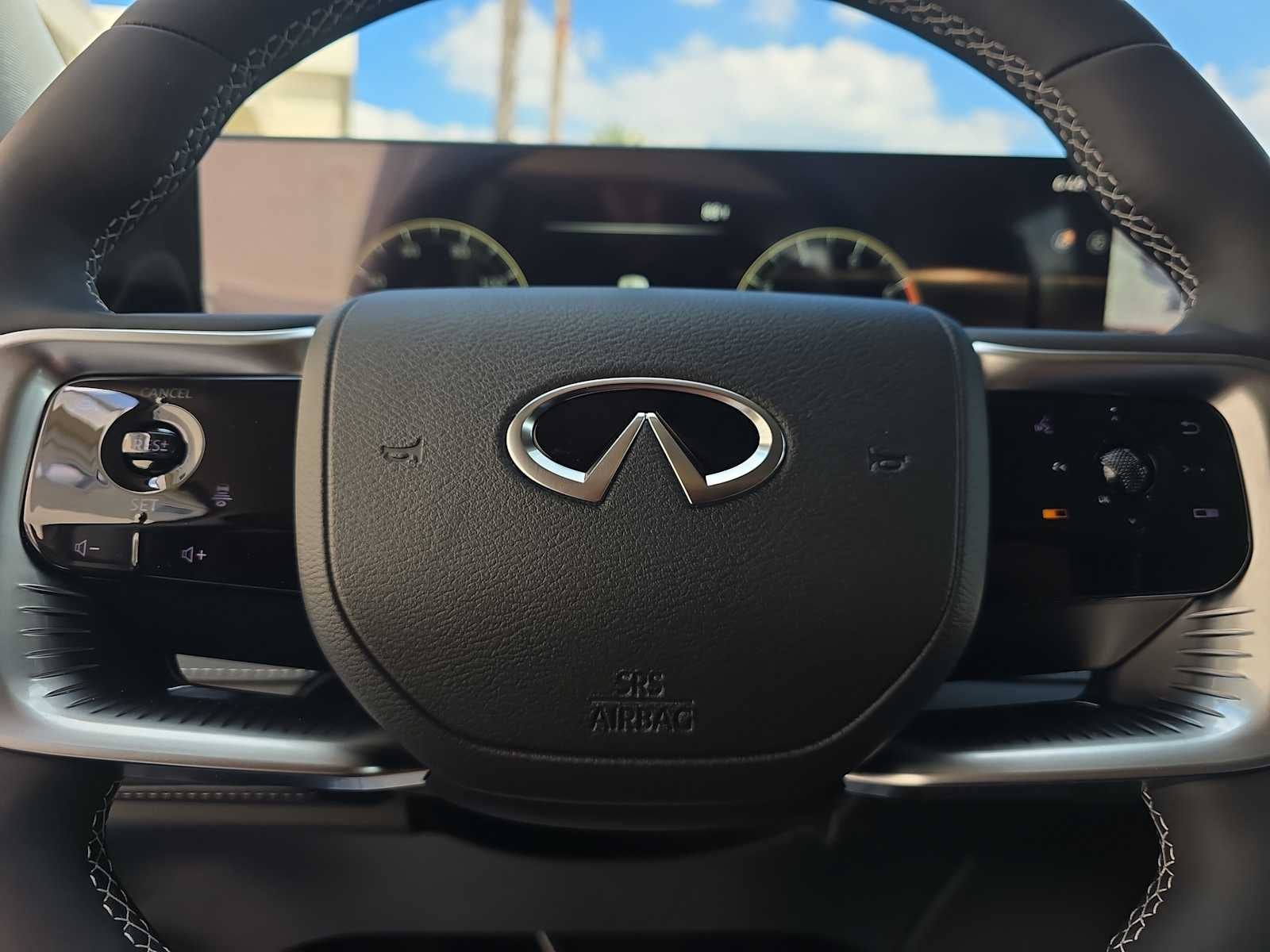 2026 INFINITI QX80 LUXE