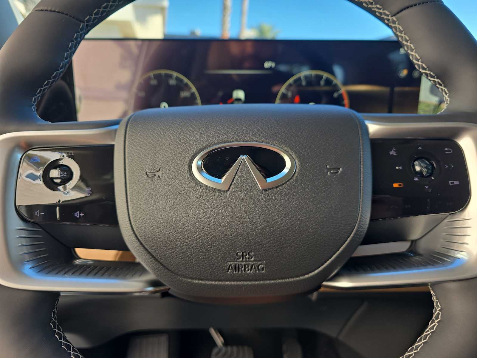 2026 INFINITI QX80 LUXE