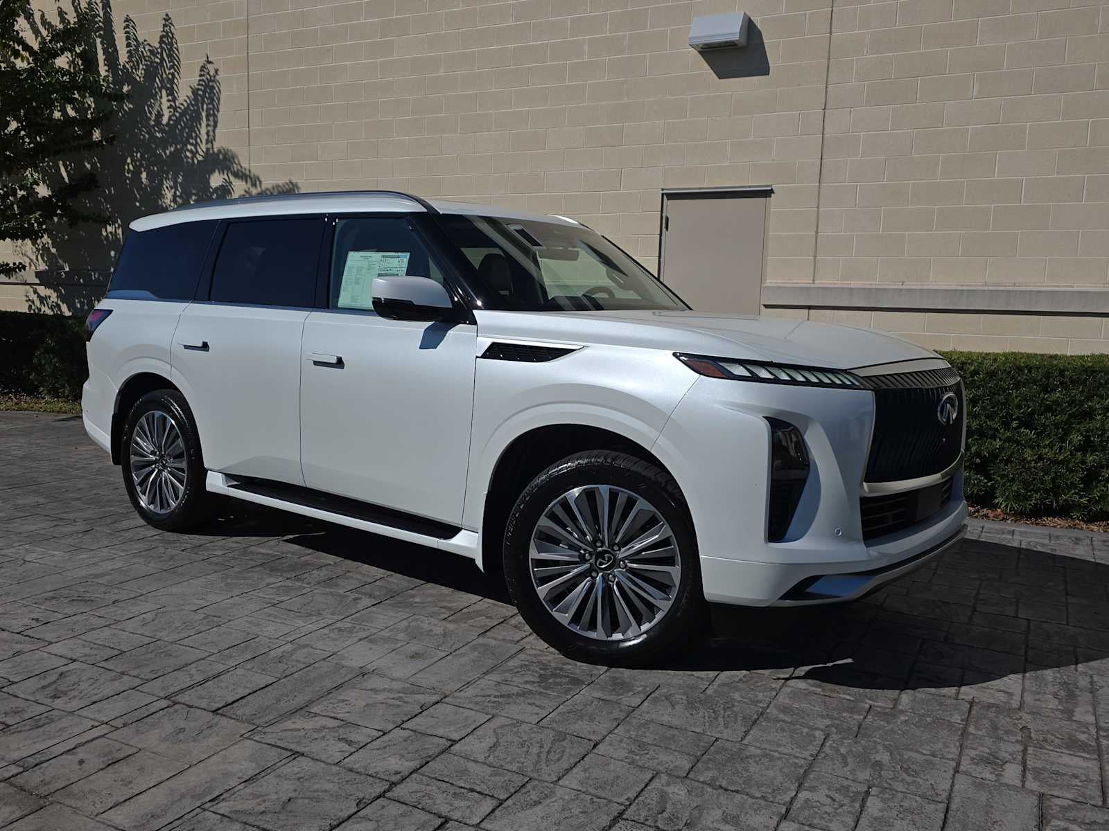 2026 INFINITI QX80 LUXE