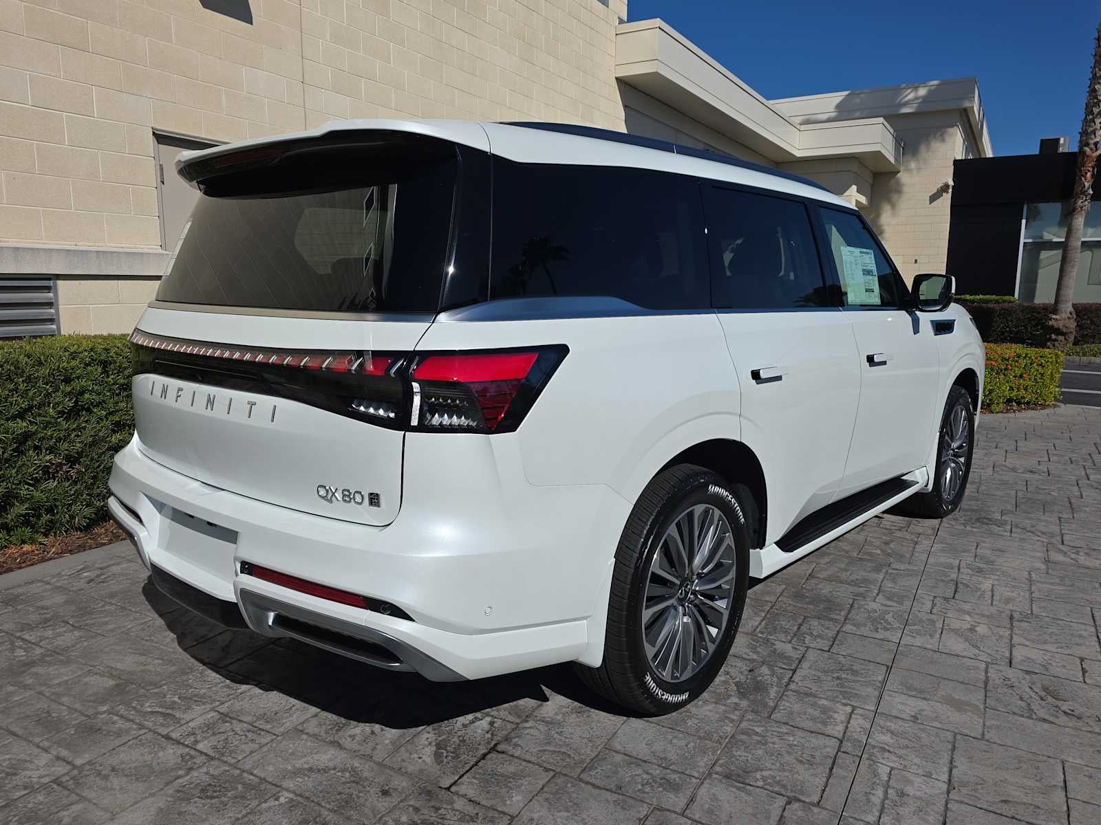 2026 INFINITI QX80 LUXE