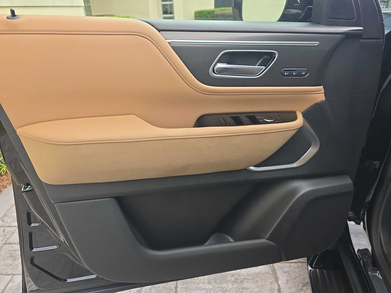 2027 INFINITI QX80 LUXE