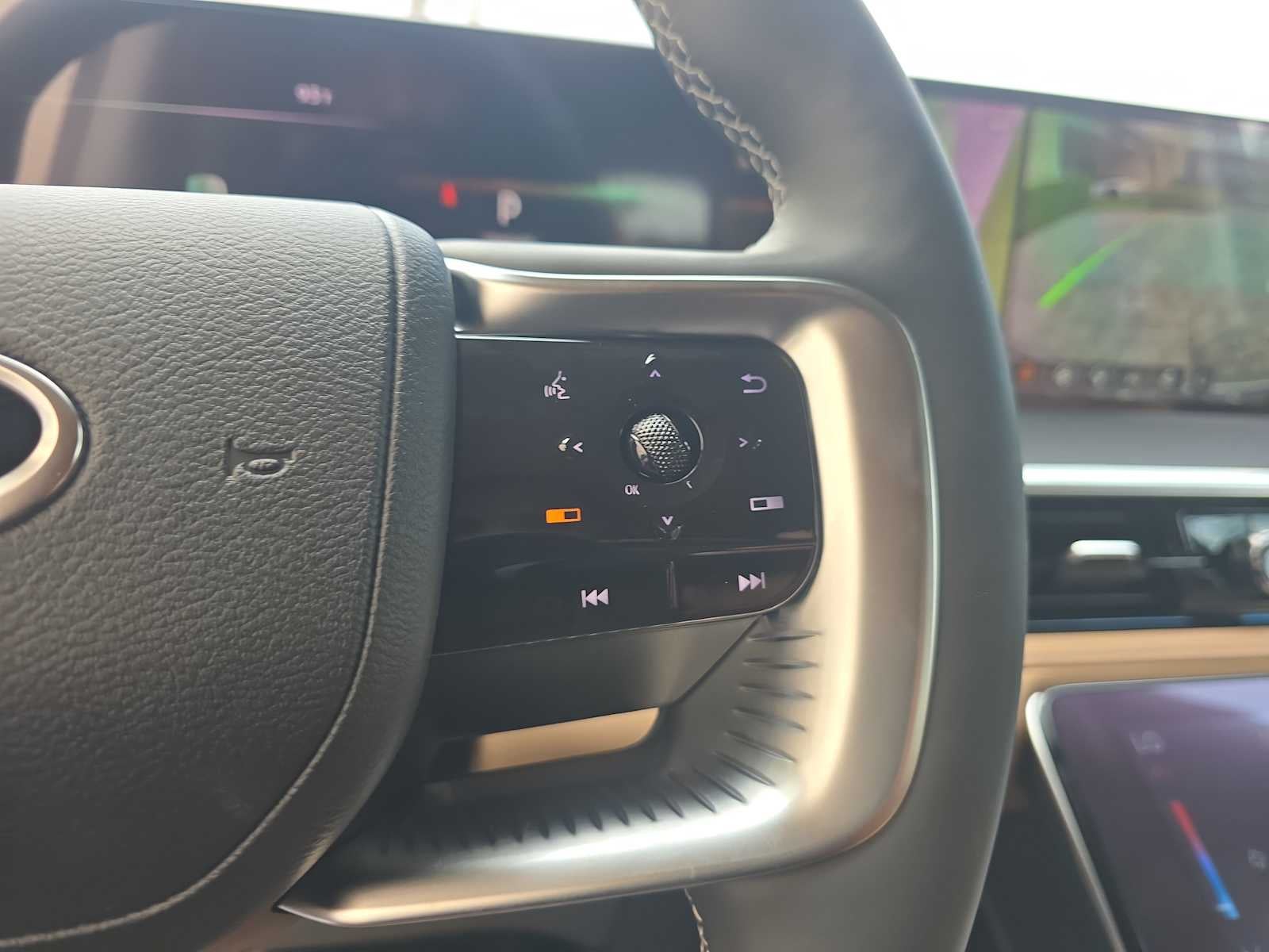 2027 INFINITI QX80 LUXE