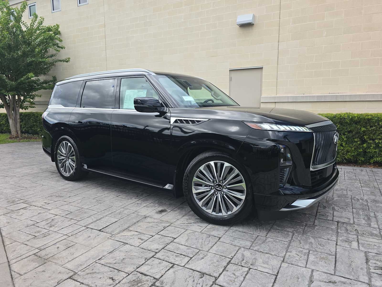 2027 INFINITI QX80 LUXE
