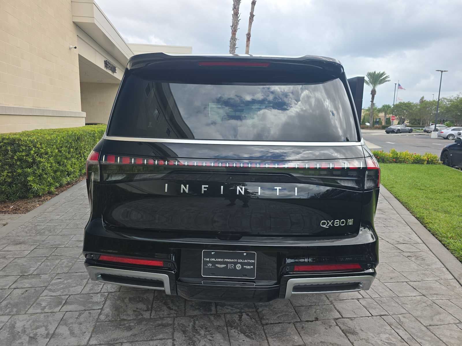 2027 INFINITI QX80 LUXE