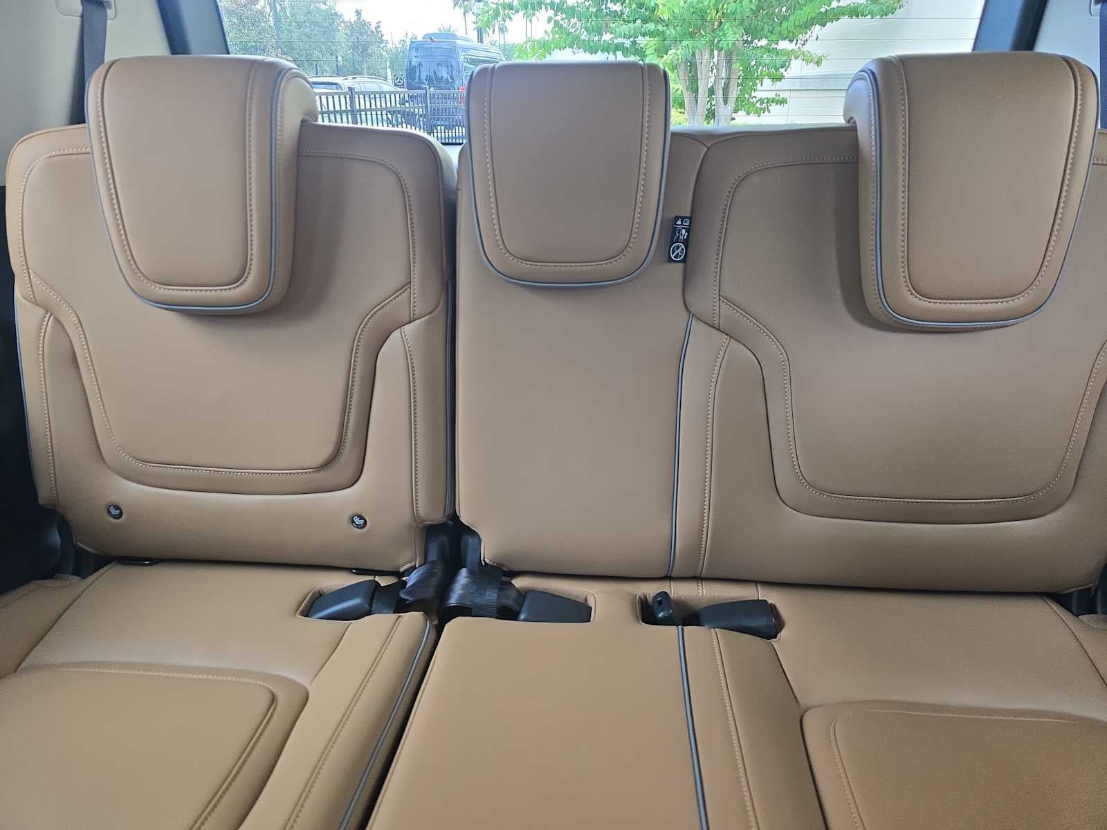 2027 INFINITI QX80 LUXE