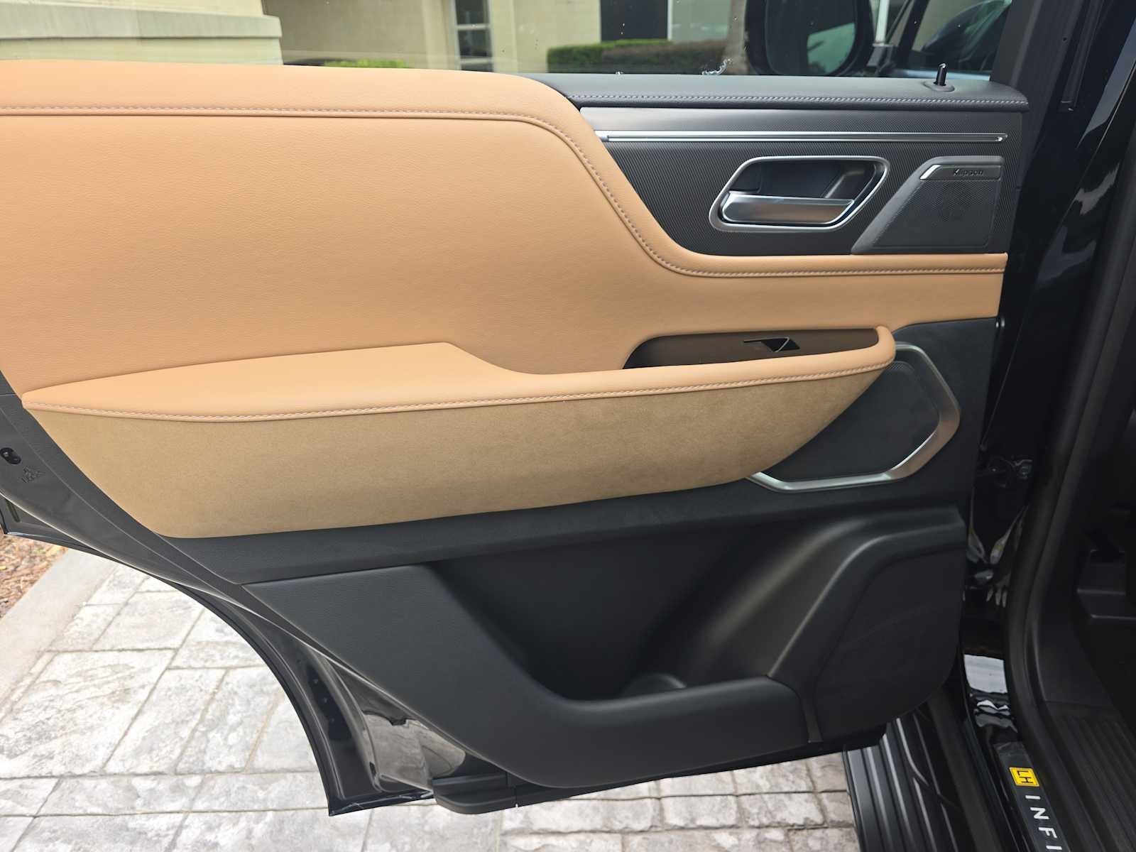 2027 INFINITI QX80 LUXE