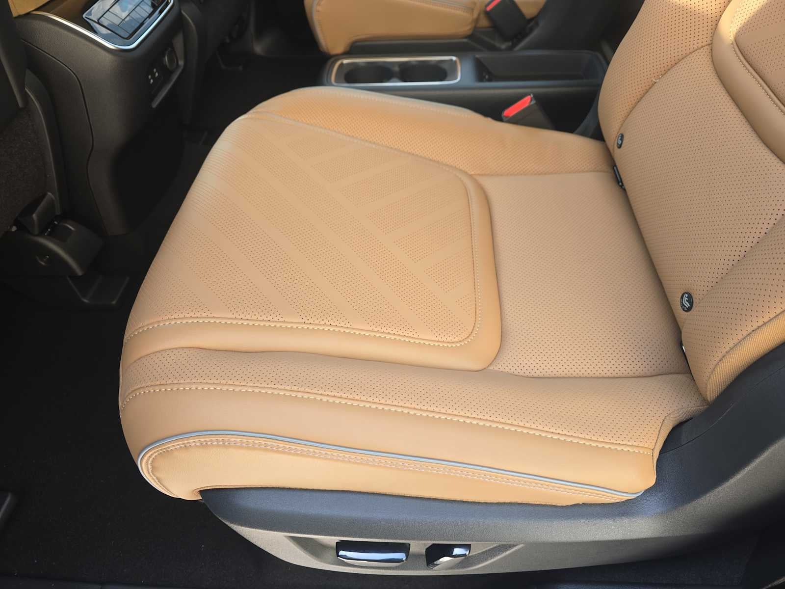 2027 INFINITI QX80 LUXE