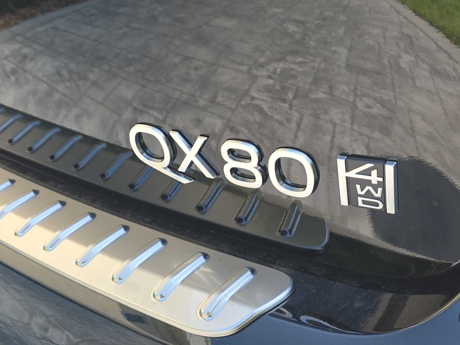 2027 INFINITI QX80 LUXE