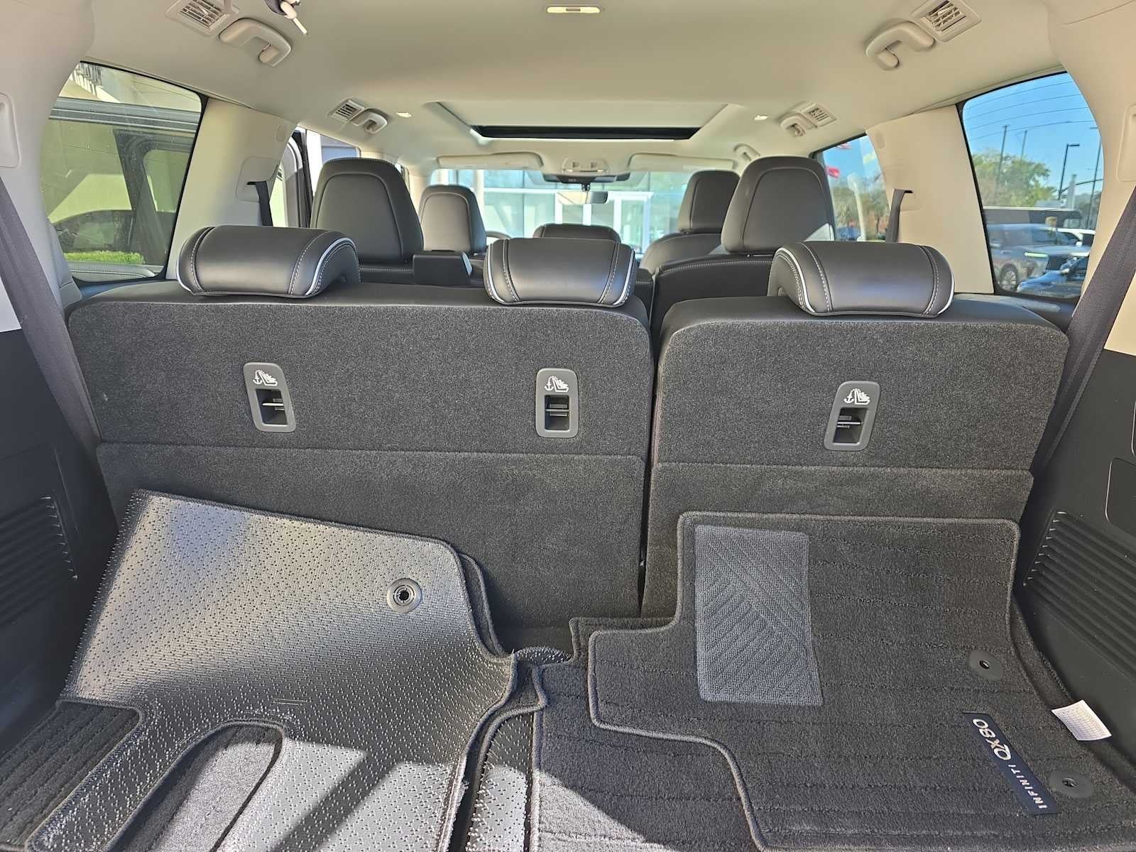 2025 INFINITI QX80 LUXE