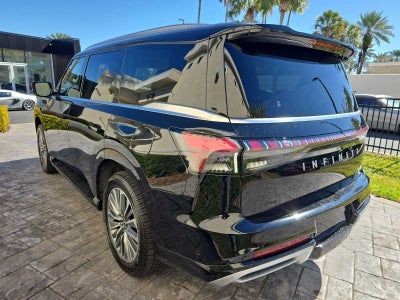 2025 INFINITI QX80 LUXE