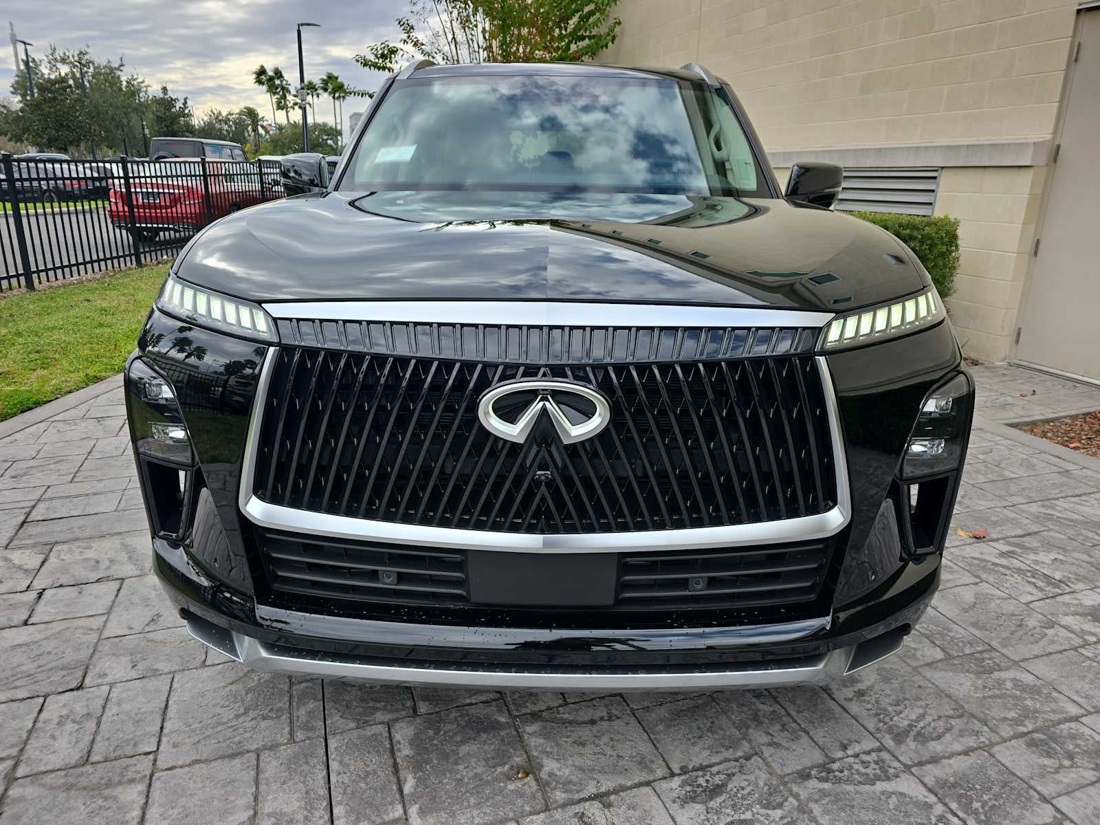 2026 INFINITI QX80 LUXE