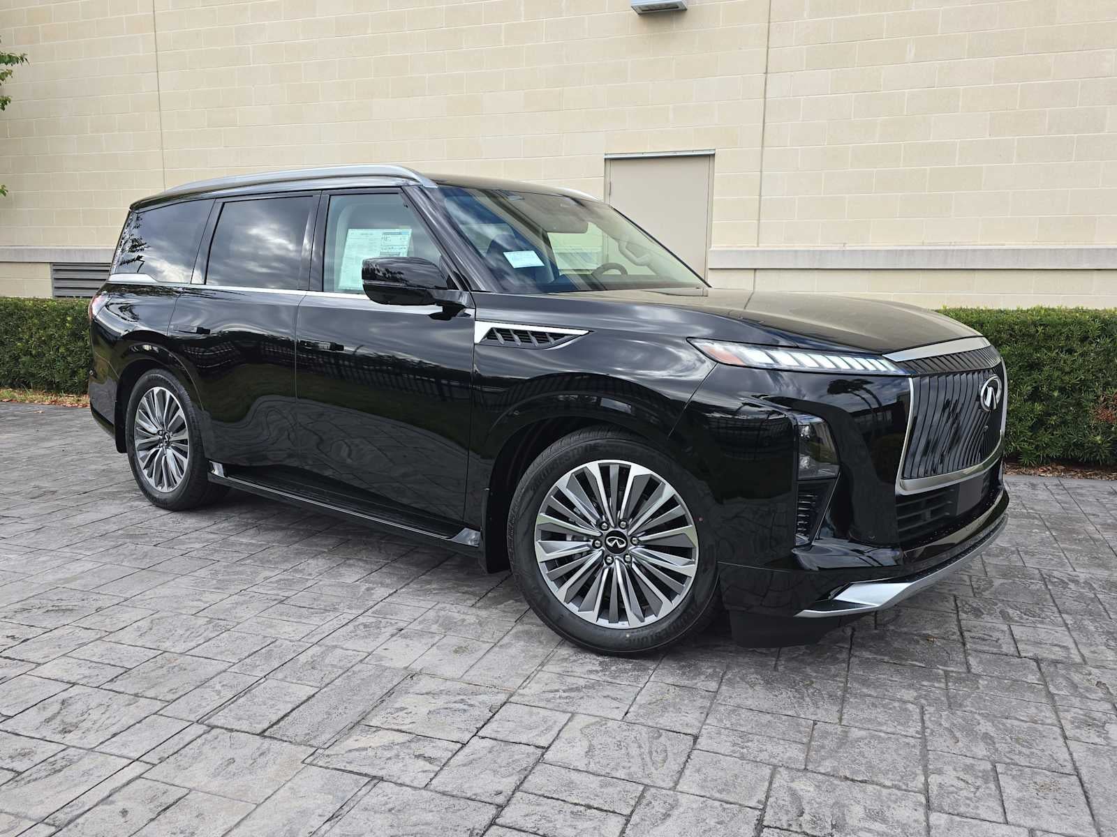 2026 INFINITI QX80 LUXE