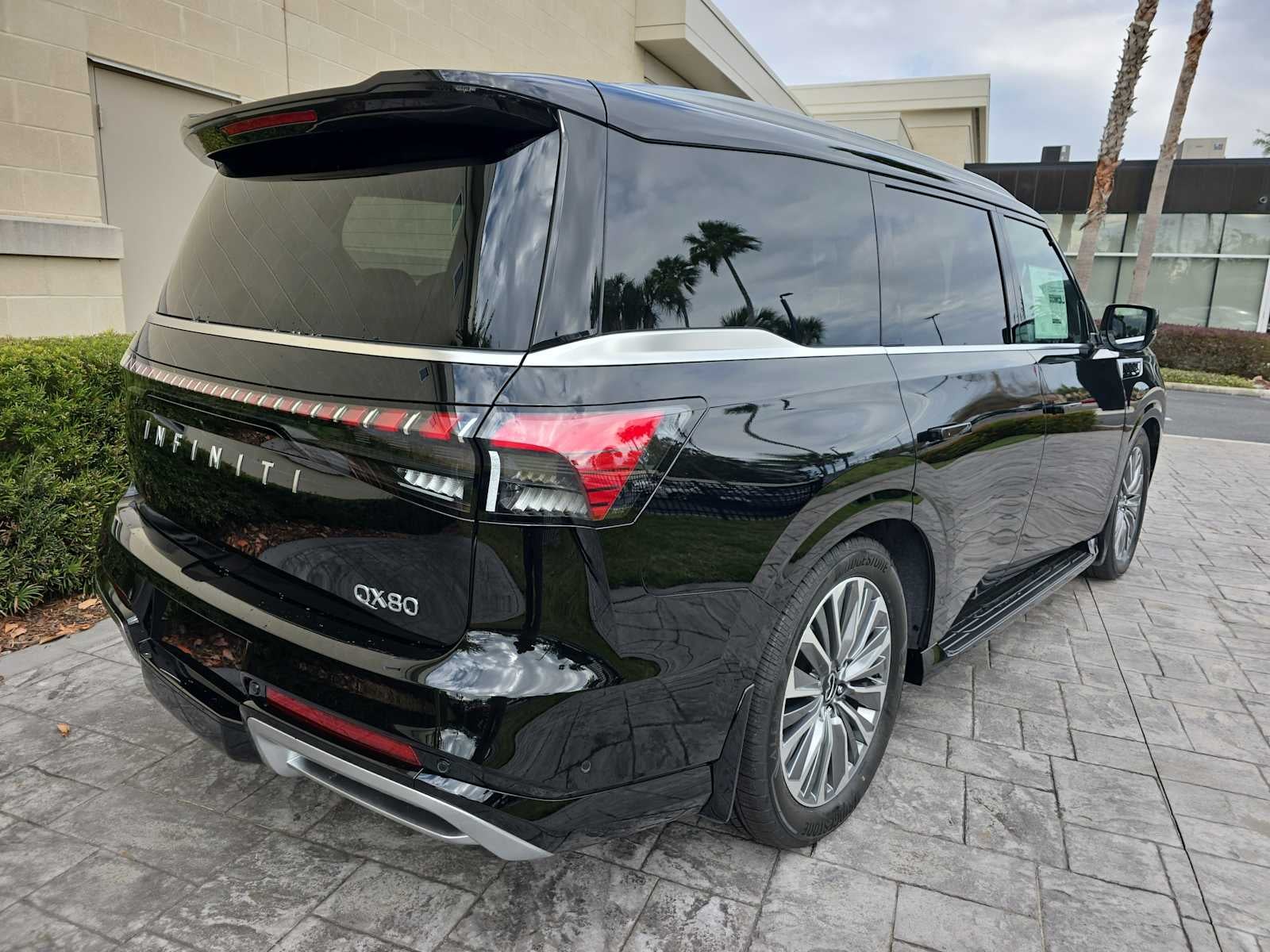 2026 INFINITI QX80 LUXE