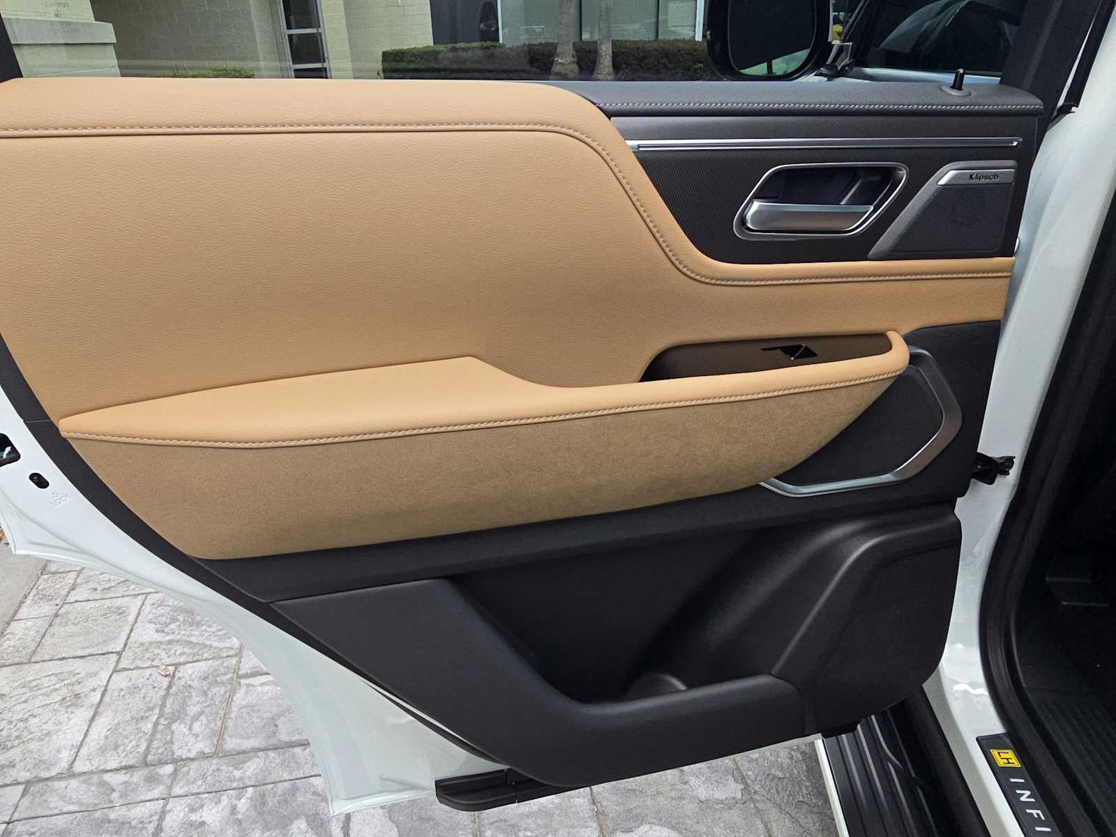 2026 INFINITI QX80 LUXE