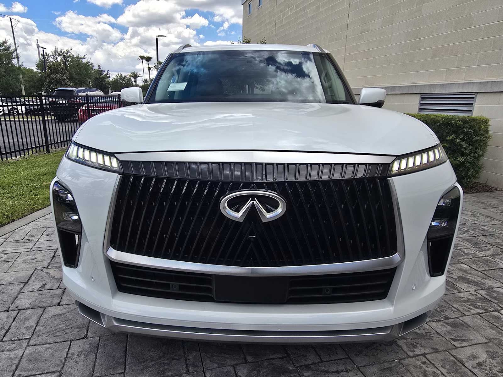 2026 INFINITI QX80 LUXE