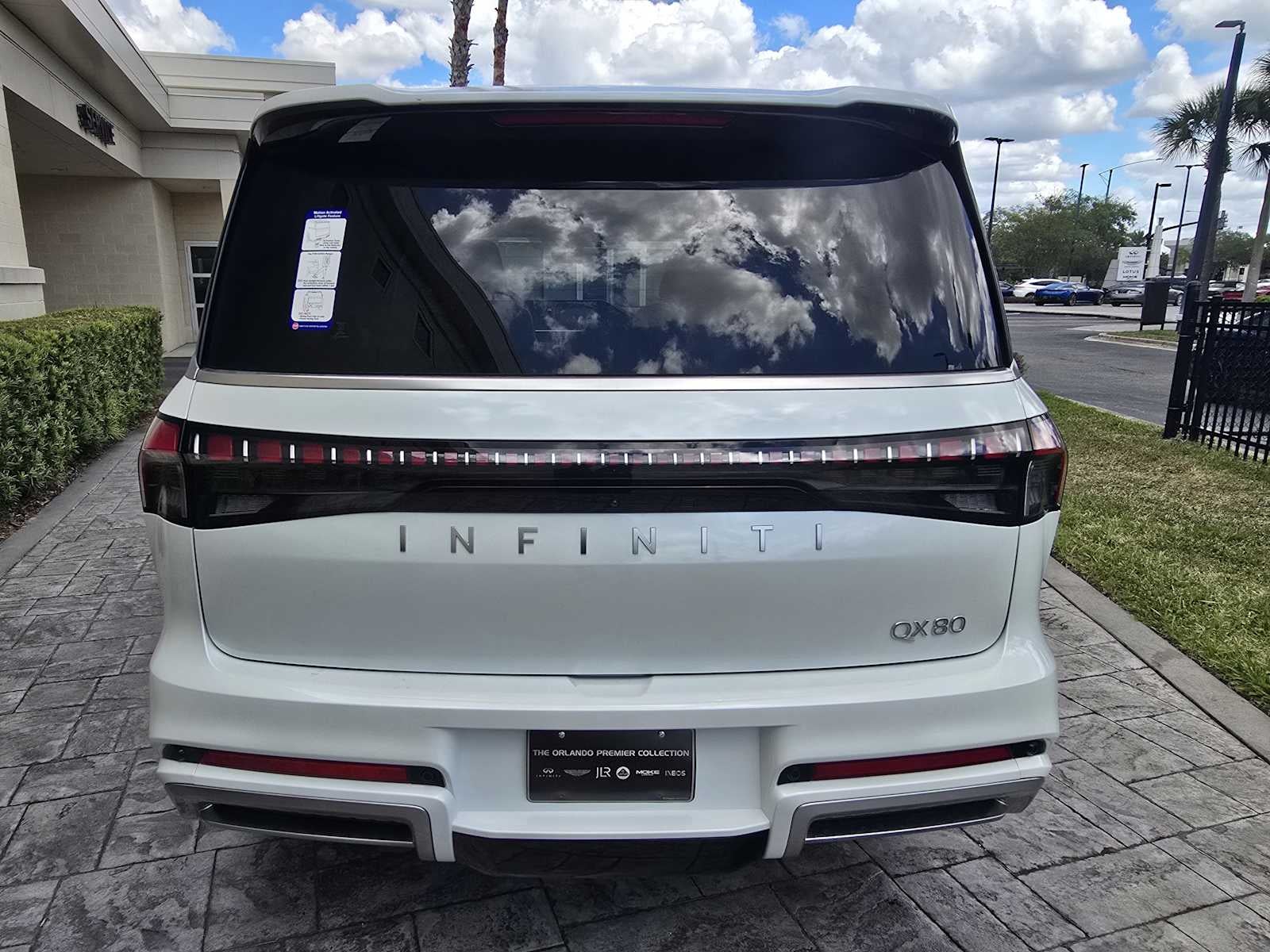 2026 INFINITI QX80 LUXE