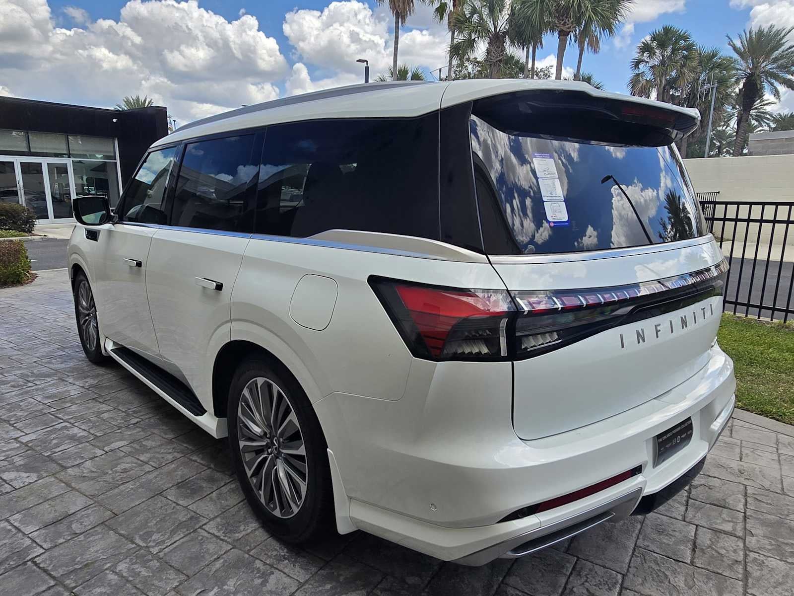 2026 INFINITI QX80 LUXE
