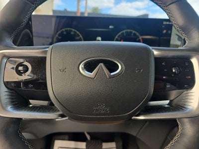 2025 INFINITI QX80 LUXE