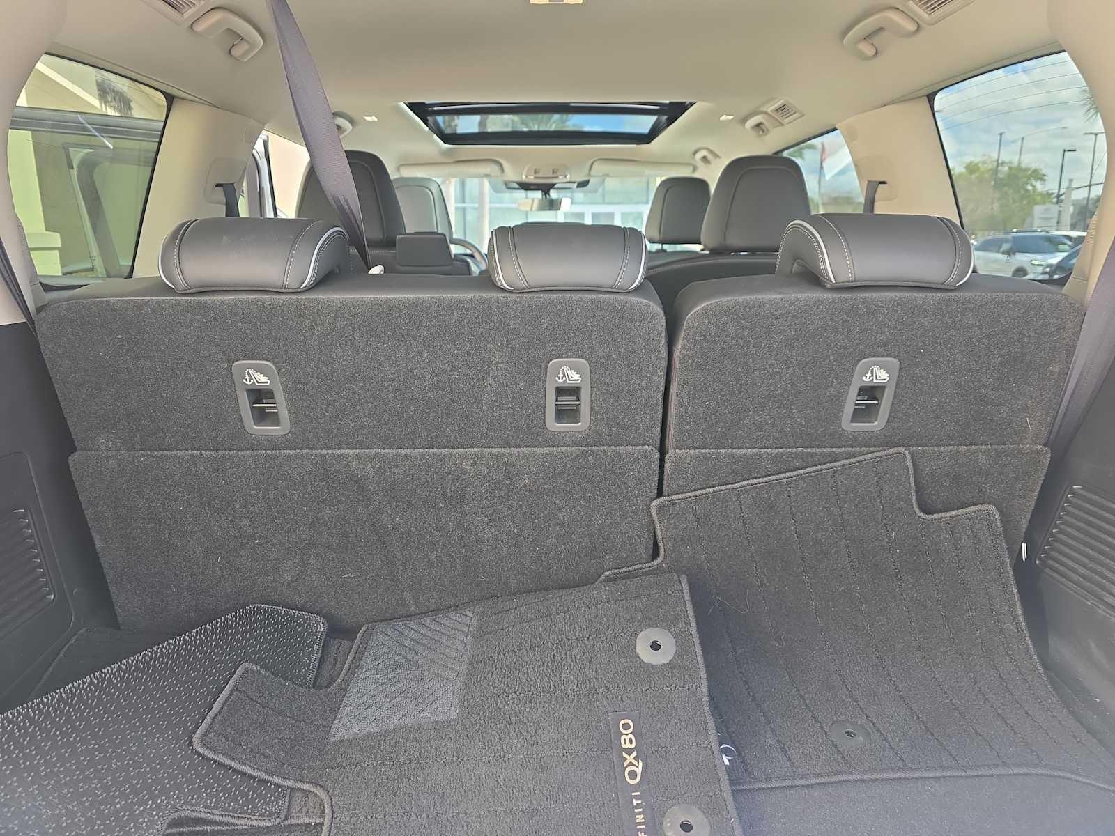 2025 INFINITI QX80 LUXE