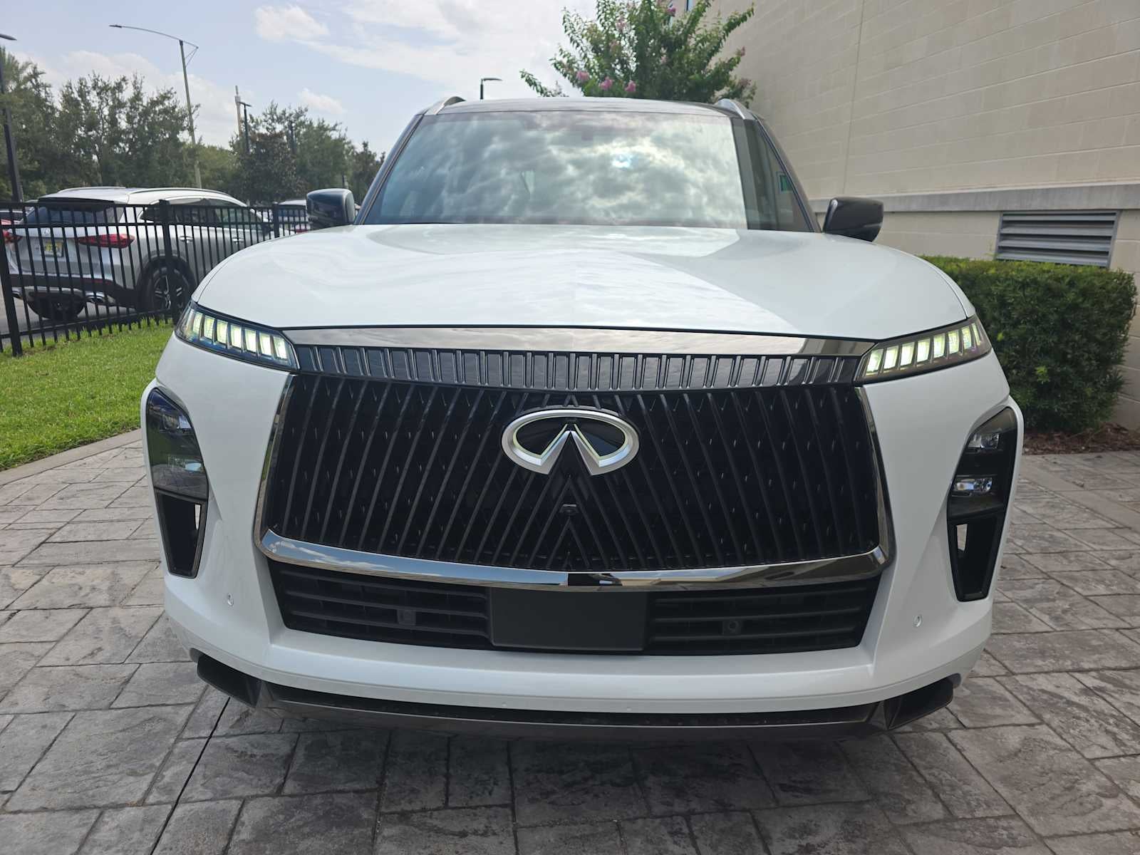 2027 INFINITI QX80 AUTOGRAPH