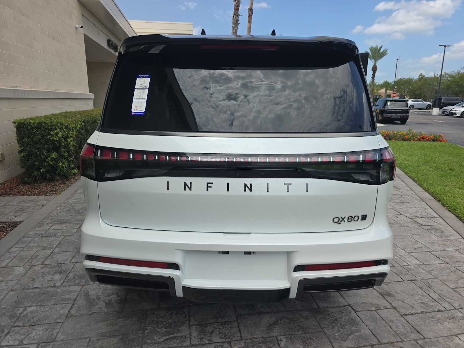 2027 INFINITI QX80 AUTOGRAPH