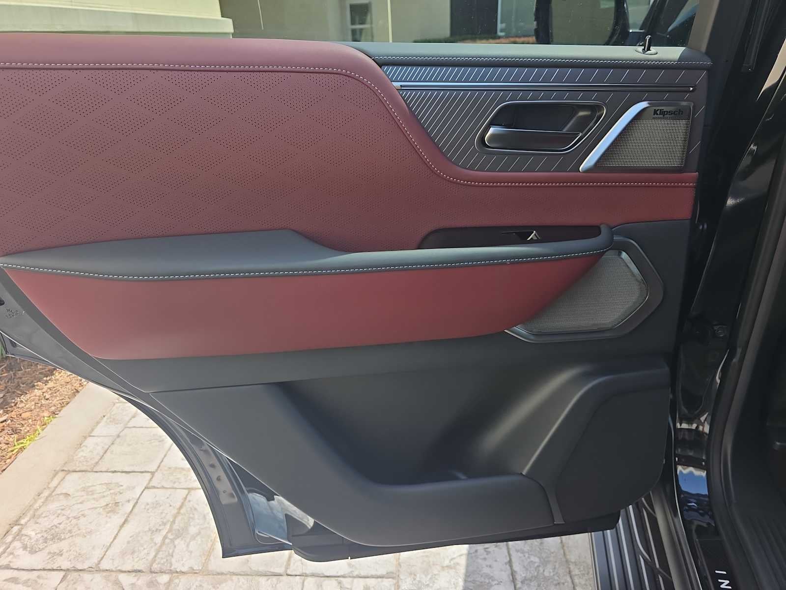 2027 INFINITI QX80 AUTOGRAPH