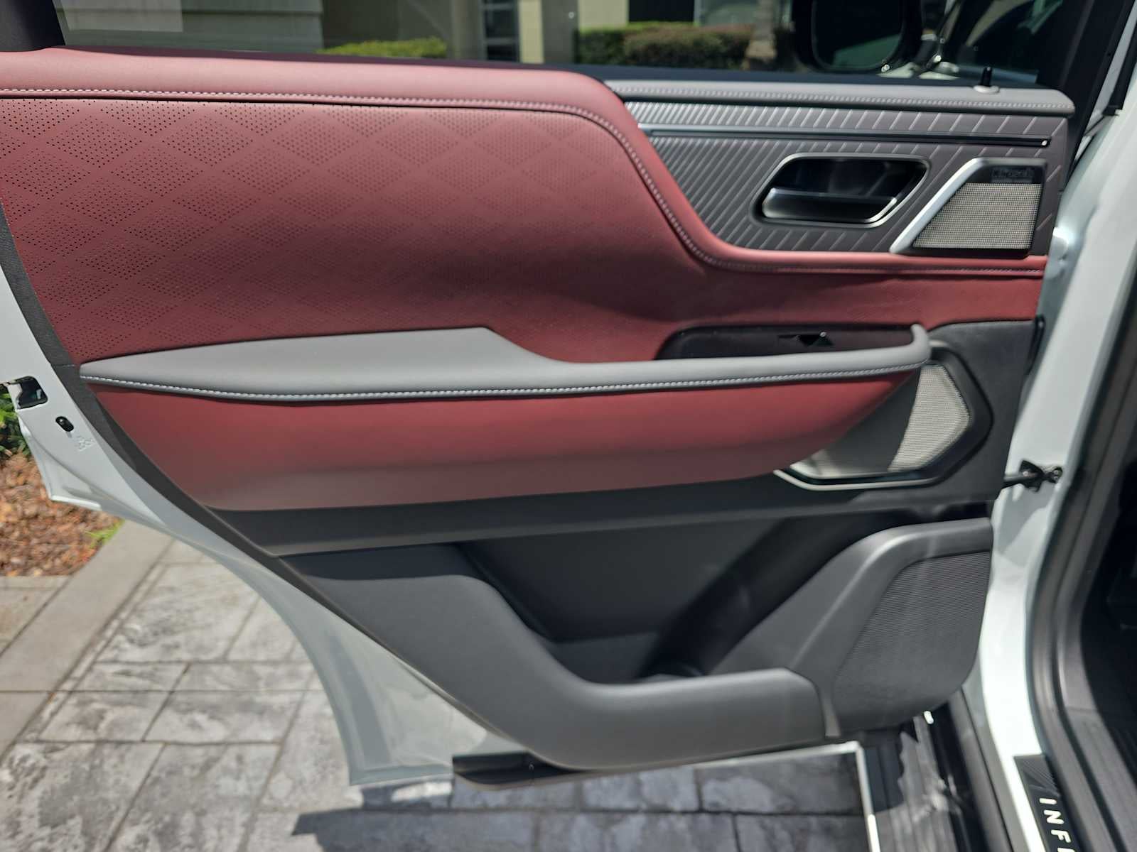2027 INFINITI QX80 AUTOGRAPH