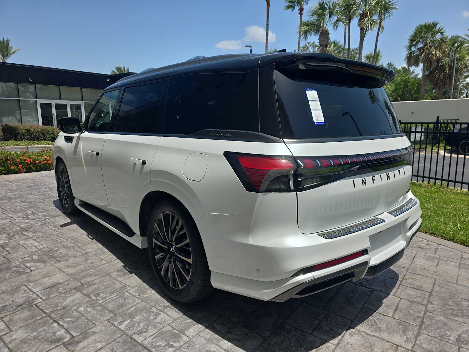 2027 INFINITI QX80 AUTOGRAPH