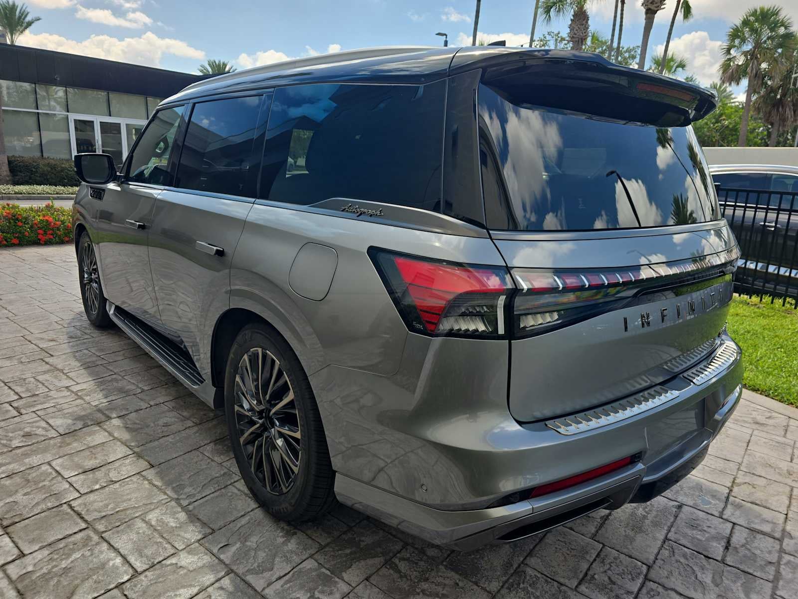 2027 INFINITI QX80 AUTOGRAPH