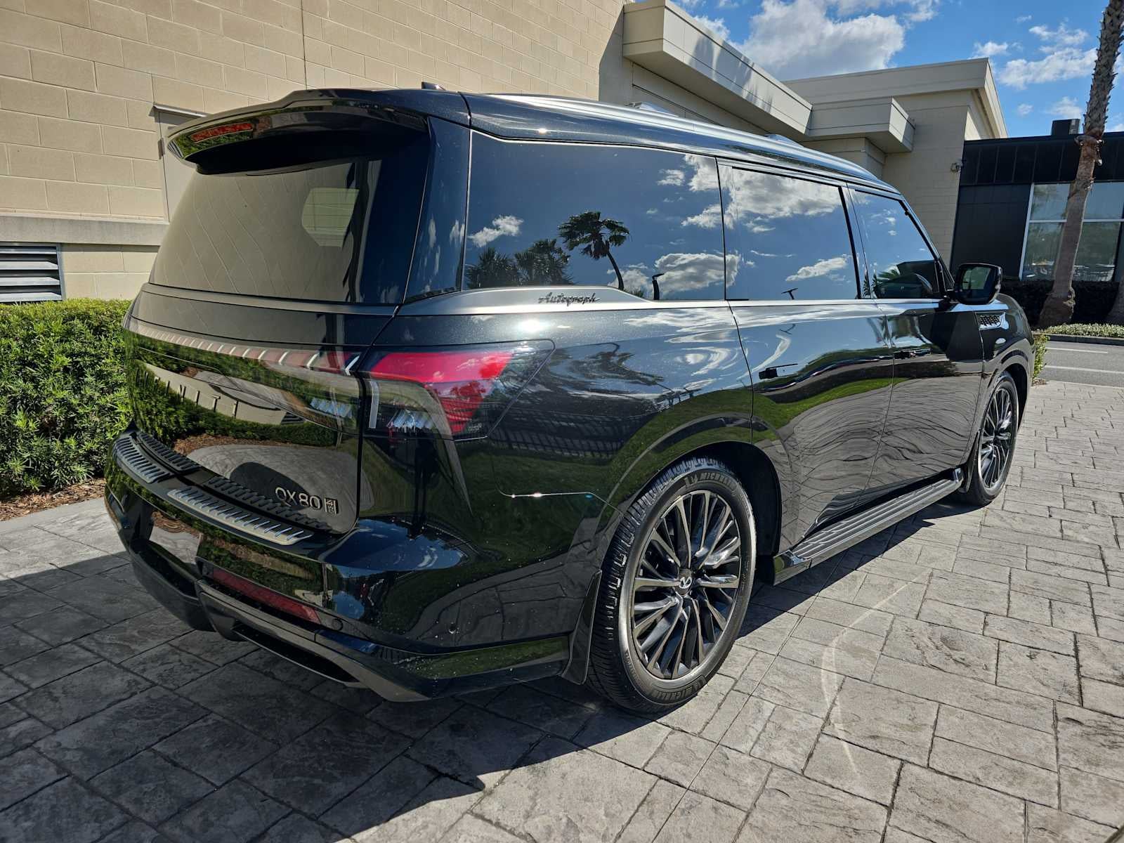 2025 INFINITI QX80 AUTOGRAPH