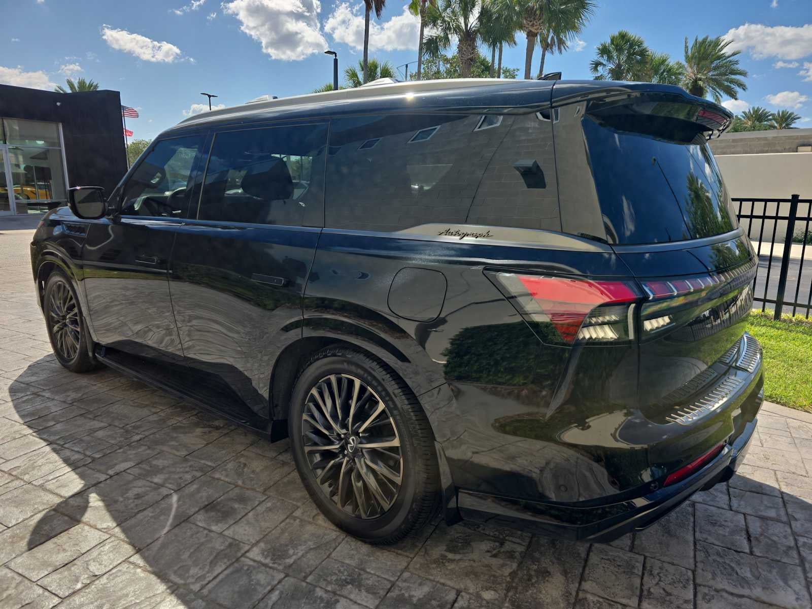 2025 INFINITI QX80 AUTOGRAPH