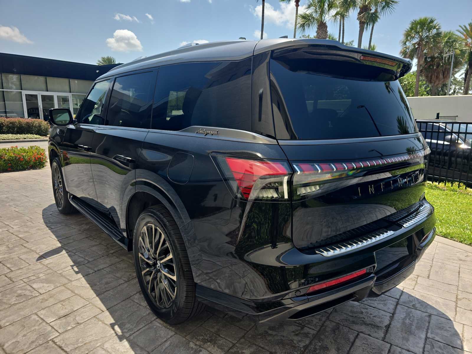 2027 INFINITI QX80 AUTOGRAPH