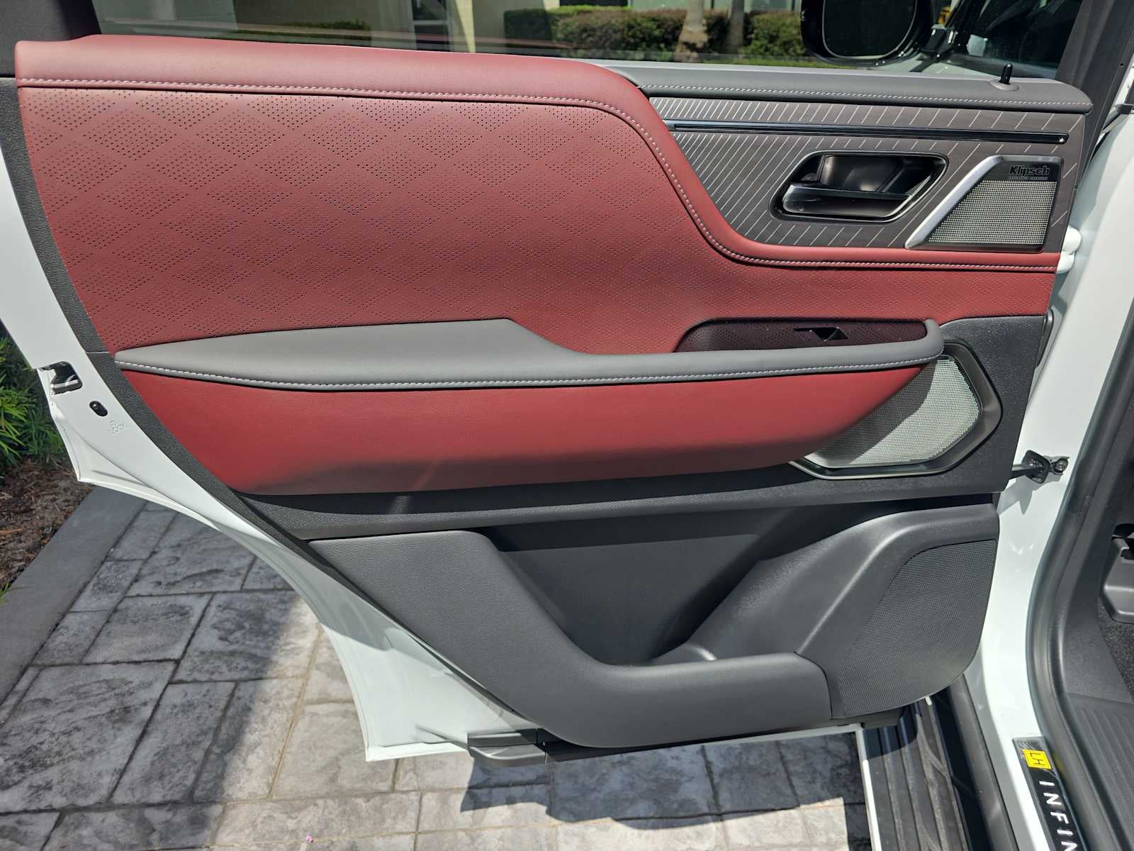 2027 INFINITI QX80 AUTOGRAPH