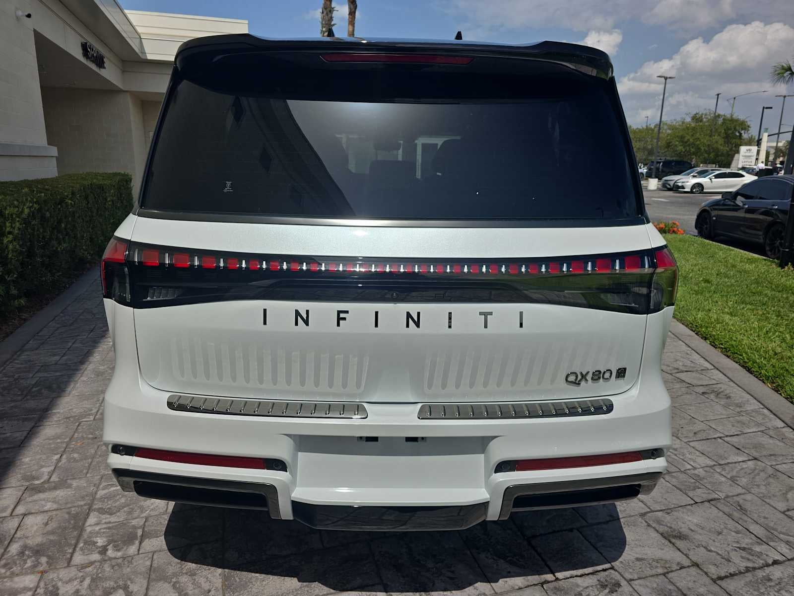 2027 INFINITI QX80 AUTOGRAPH