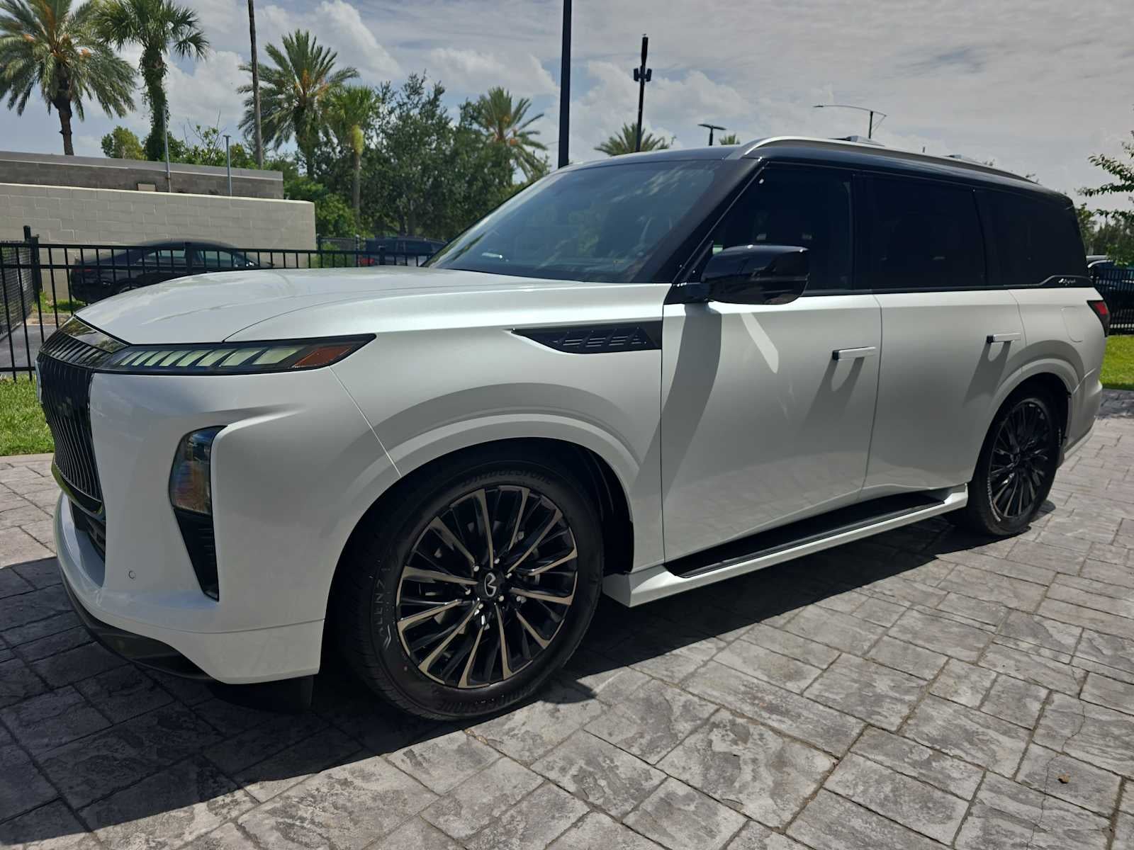 2027 INFINITI QX80 AUTOGRAPH