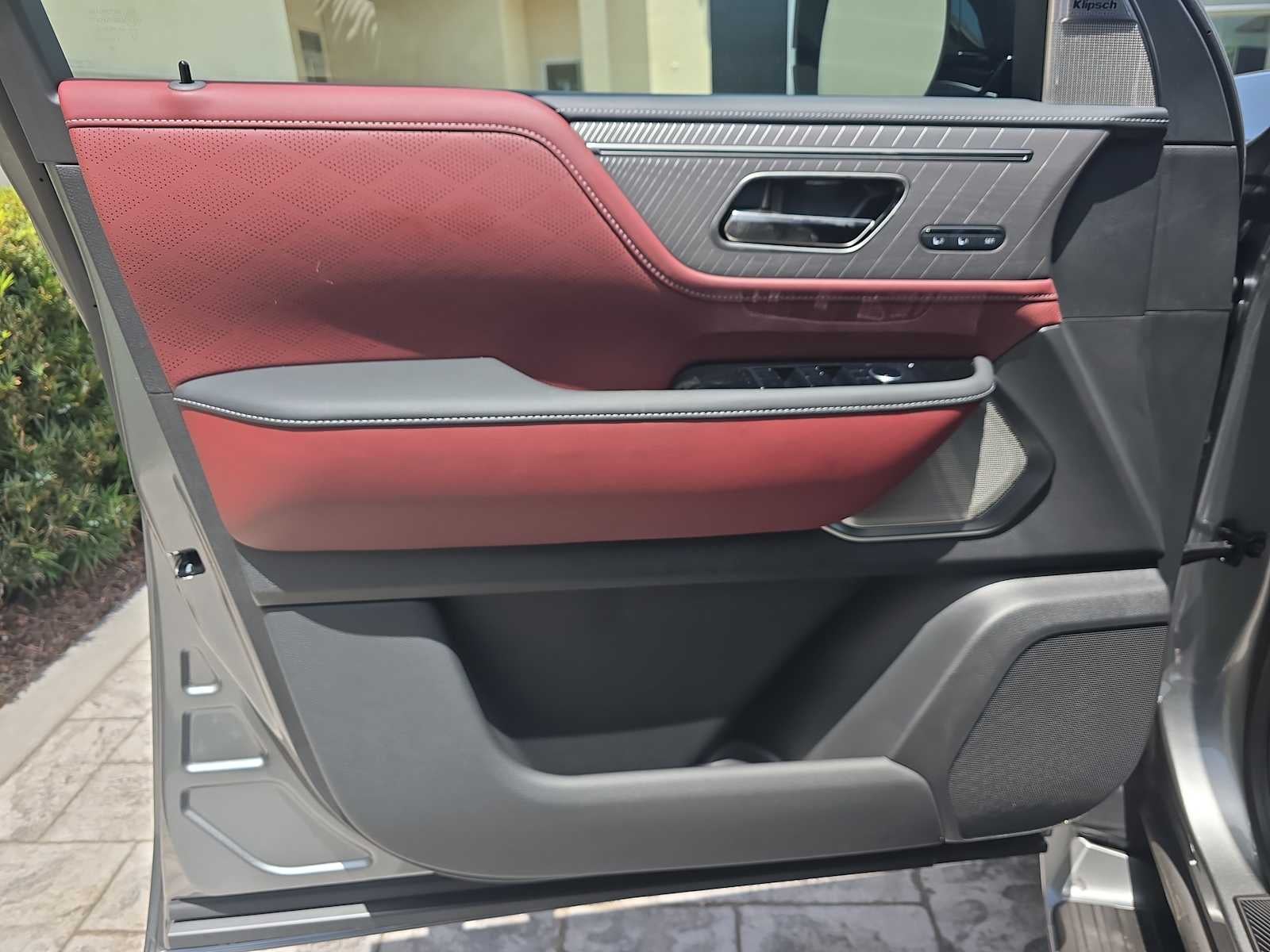 2027 INFINITI QX80 AUTOGRAPH