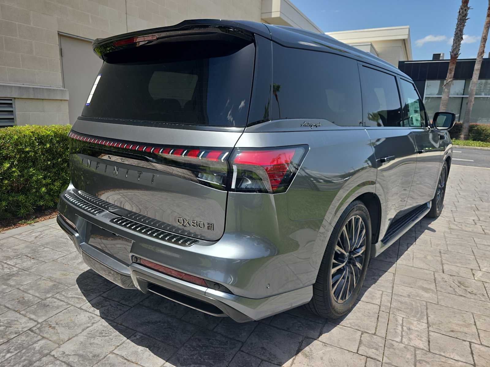2027 INFINITI QX80 AUTOGRAPH