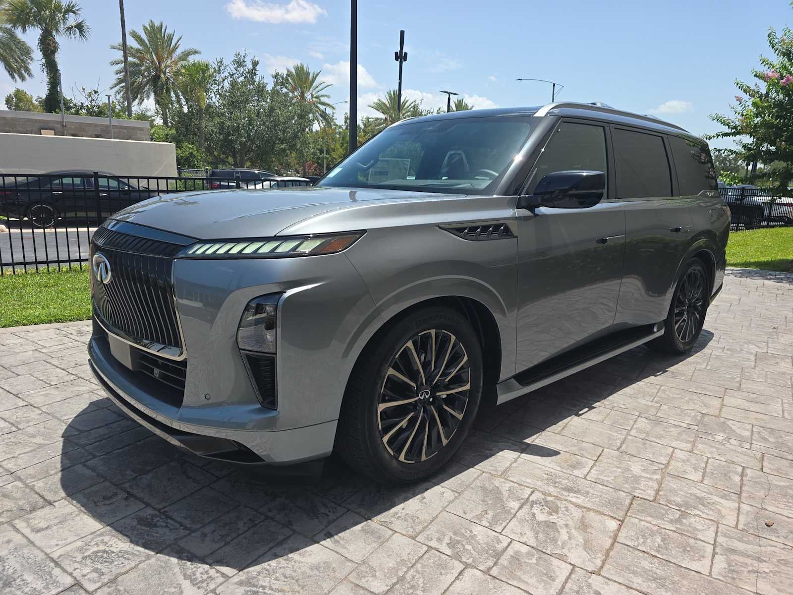 2027 INFINITI QX80 AUTOGRAPH