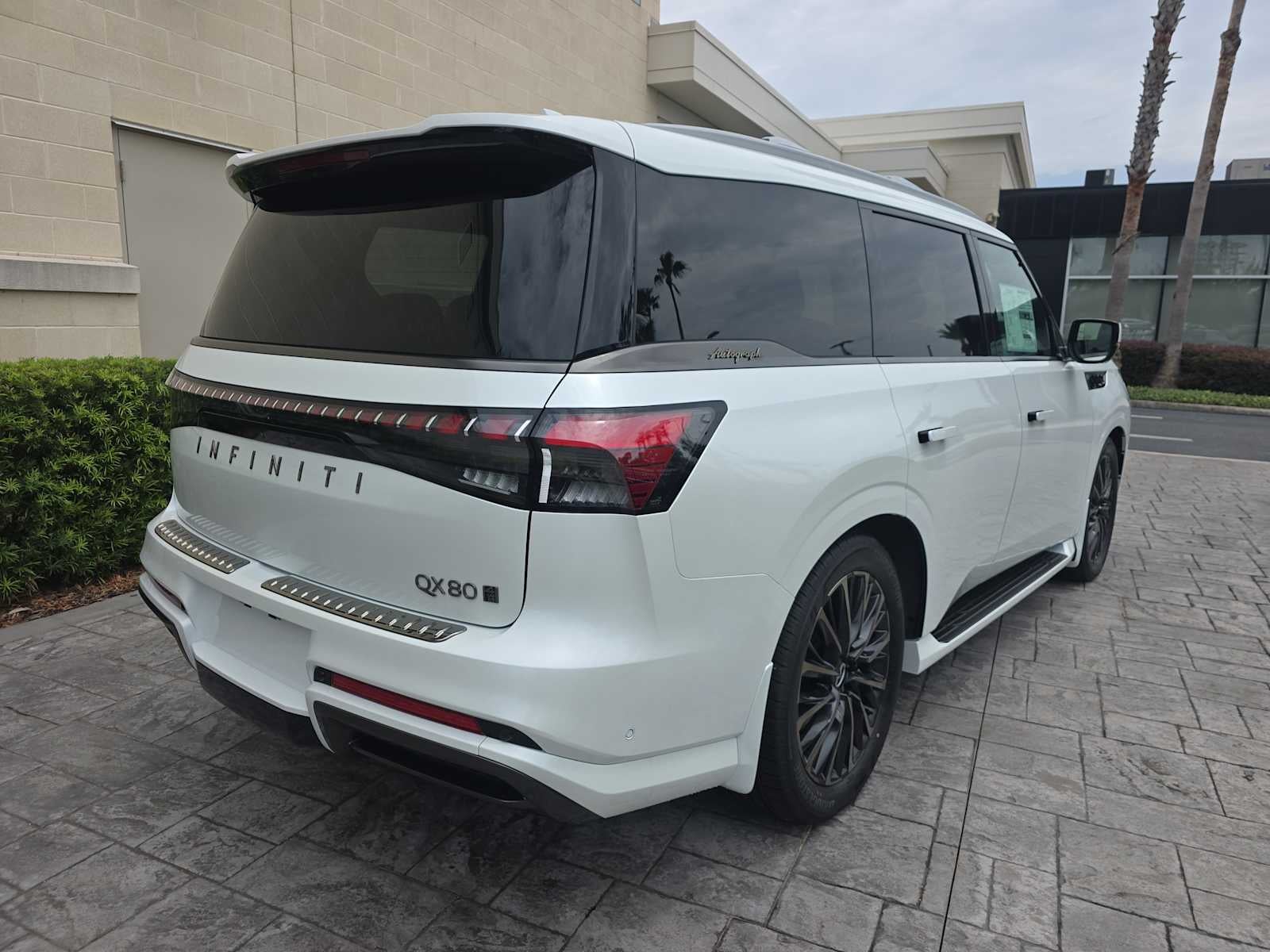 2027 INFINITI QX80 AUTOGRAPH