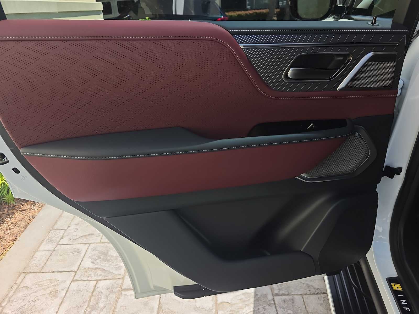 2027 INFINITI QX80 AUTOGRAPH