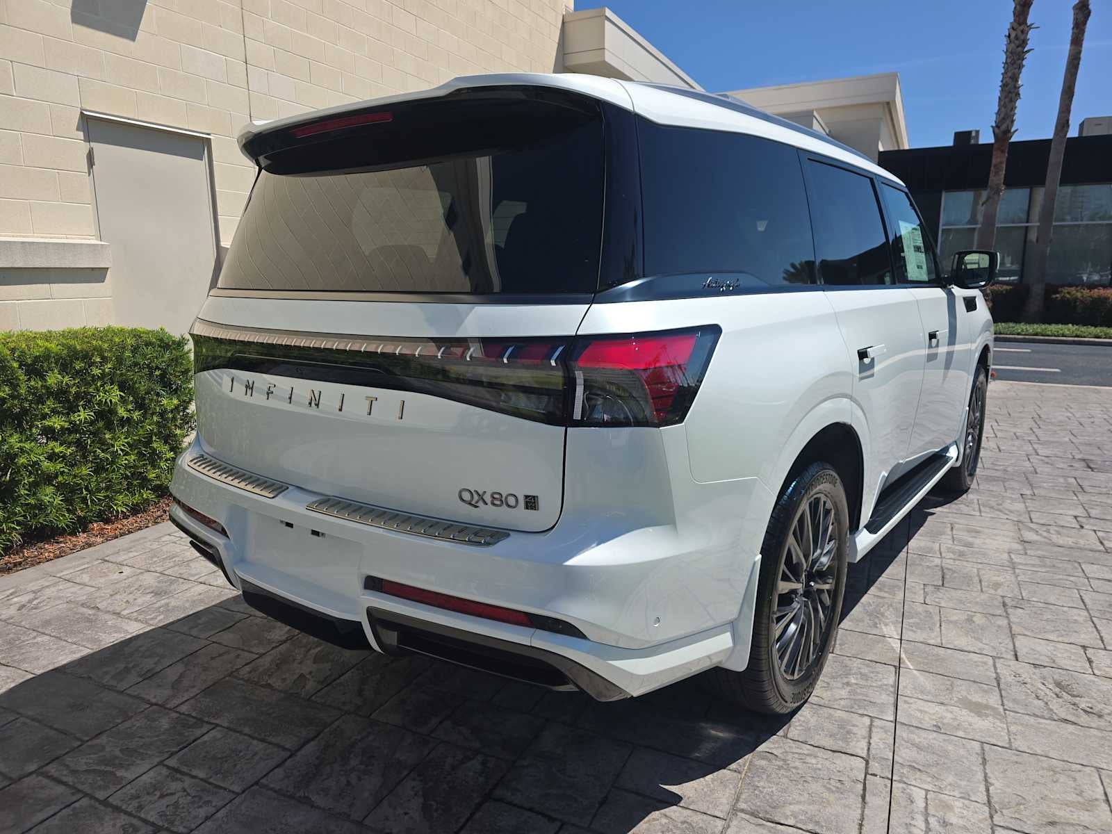 2027 INFINITI QX80 AUTOGRAPH