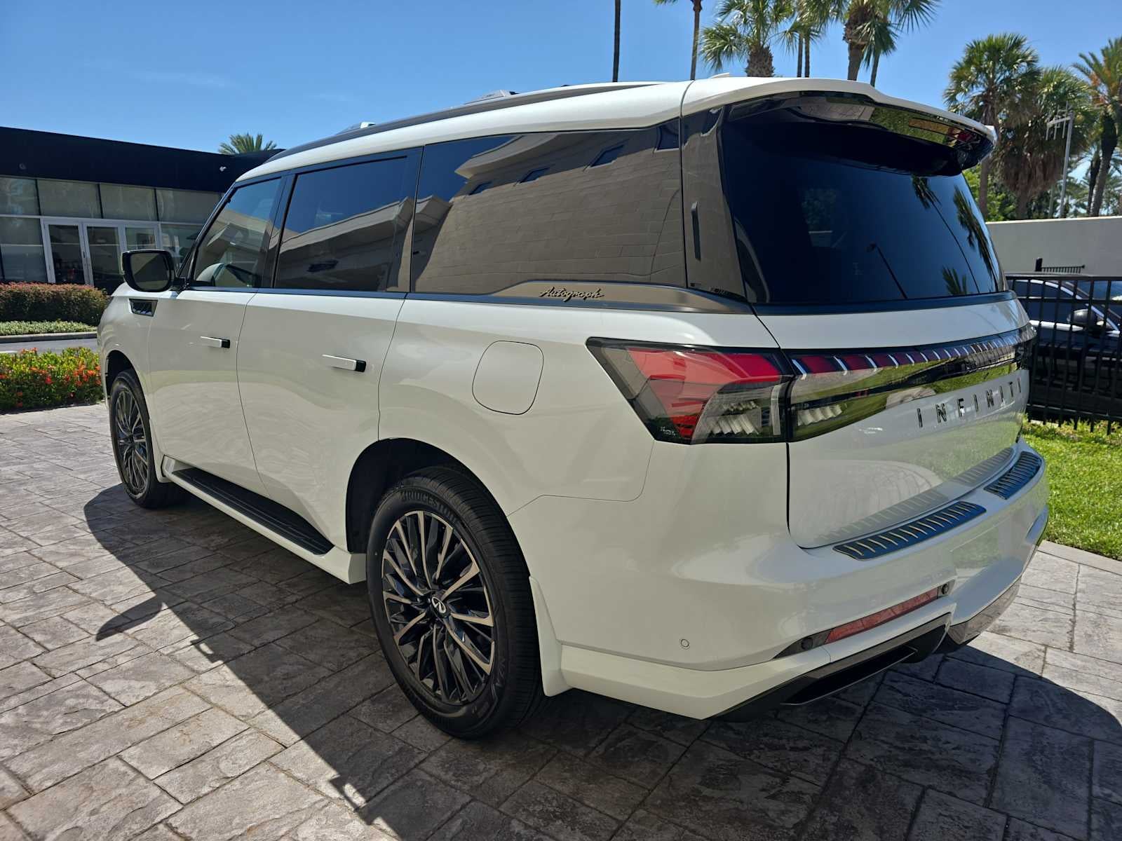 2027 INFINITI QX80 AUTOGRAPH