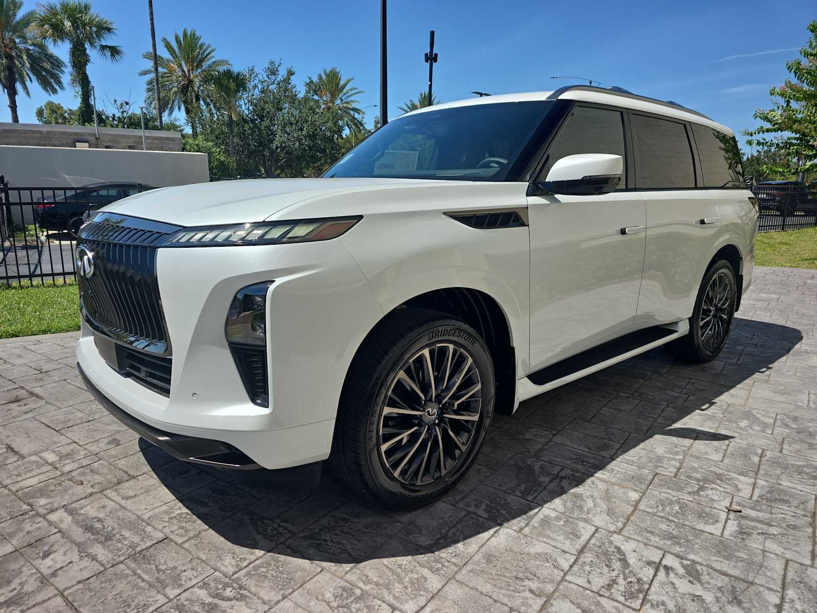 2027 INFINITI QX80 AUTOGRAPH
