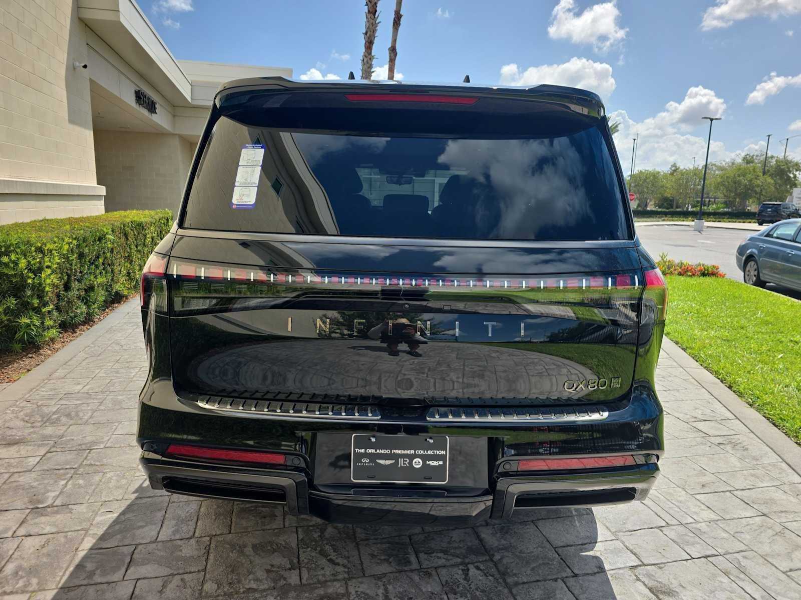 2027 INFINITI QX80 AUTOGRAPH